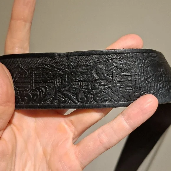 Men's Black Genuine Leather Embossed/Etched Belt with Horse Design (Size US 40) - Picture 6 of 10
